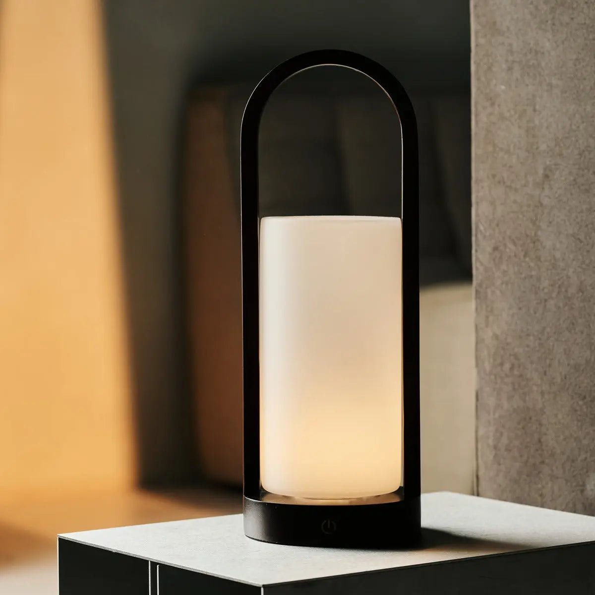 Scandinavian Wooden Table Lamp – Cordless Dimmable LED, Dark Brown