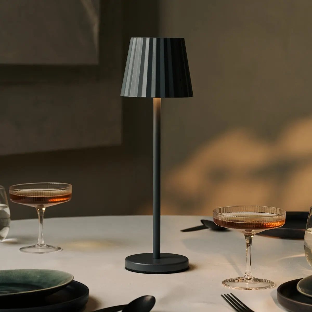 Combi Set Professional | 4 x Maya Stone Grey Rechargeable Table Lamps & 1 x AmstelCharging Station