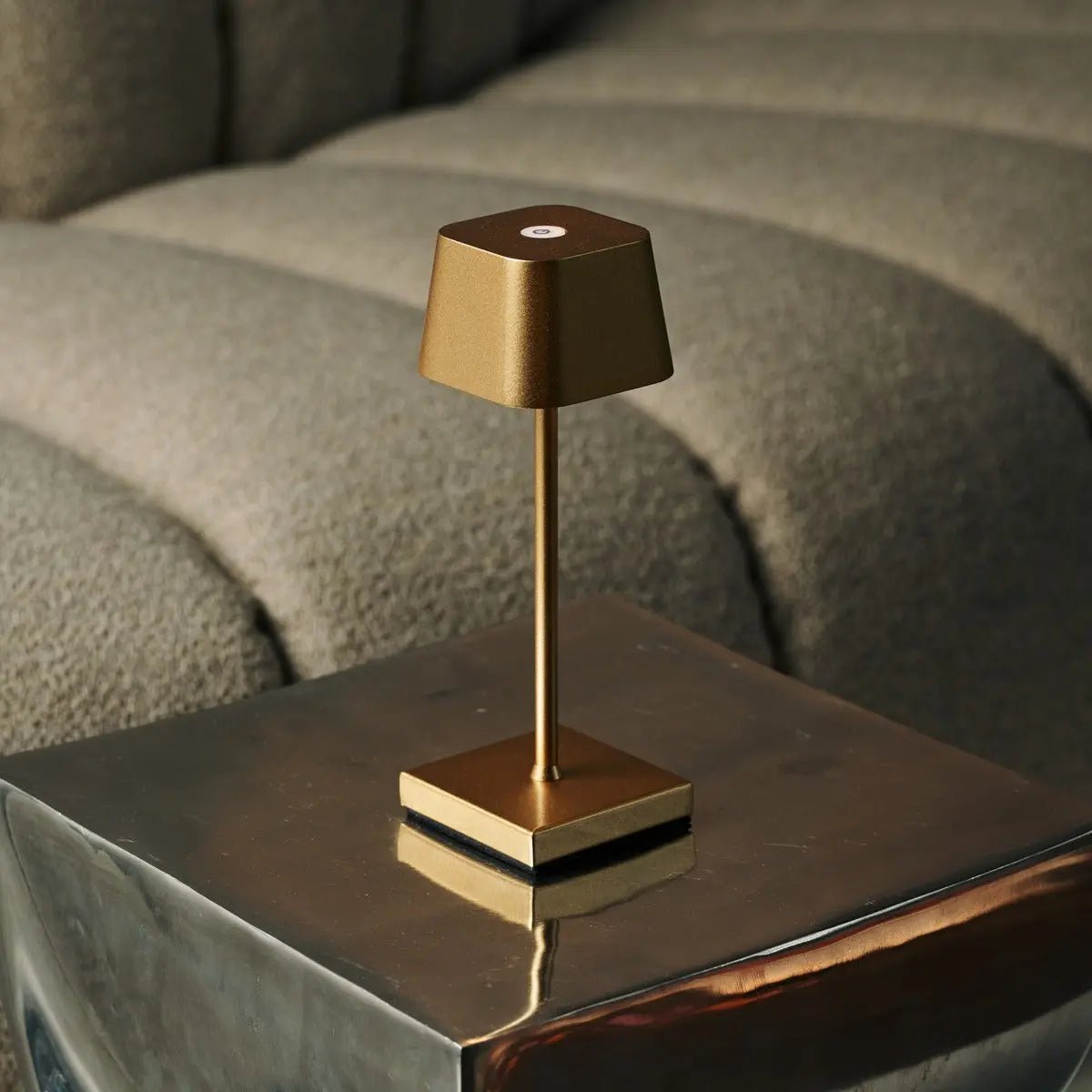 Combi Set Professional | 4 x Sarphati Mini Gold Rechargeable Table Lamps & 1 x Amstel Charging Station