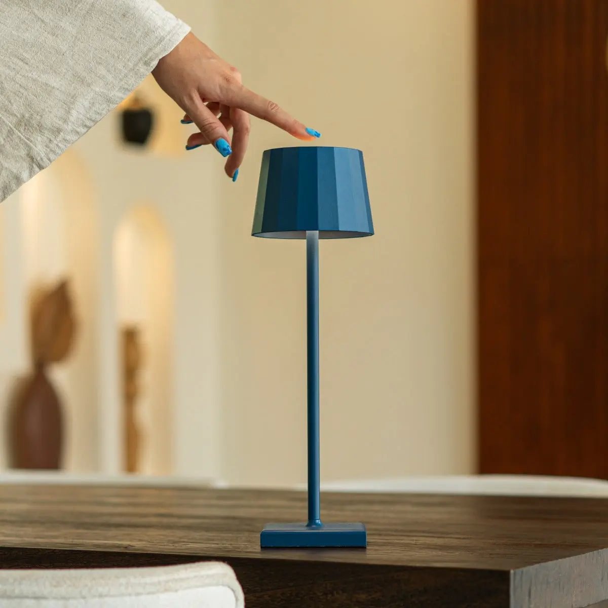 Wouter Delftware Blue Rechargeable Table Lamp | Wireless Charging & 120-Hour Battery Life