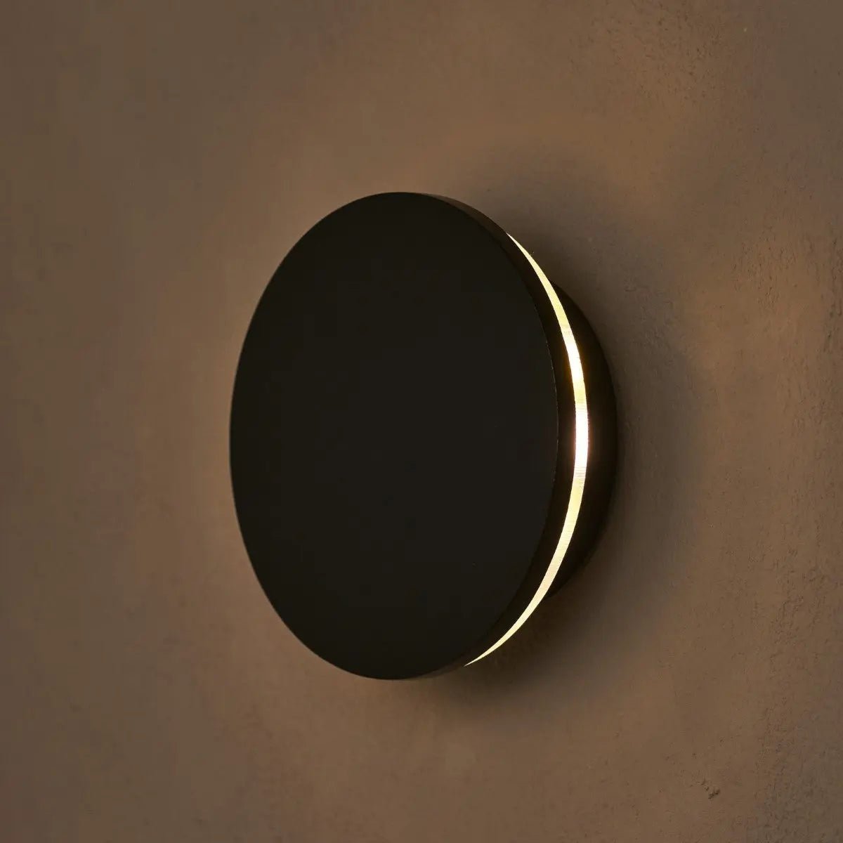 Lou Black Cordless Wall Light | Rechargeable & Dimmable with Touch Control – 2700K Warm Light