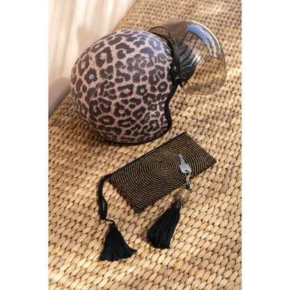Golden Clutch: Chic & Functional for Your Essentials