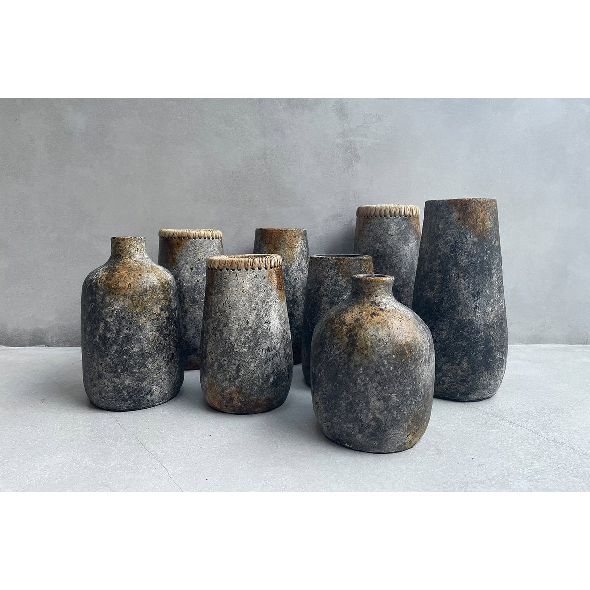 The Spooky Vase - Antique Grey - M