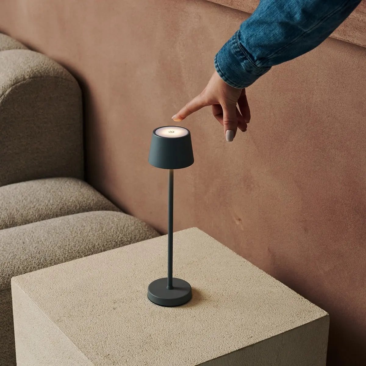 Combi Set Professional | 8 x Vondel Mini Mouse Grey Rechargeable Table Lamps & 1 x Central Station Charging Station