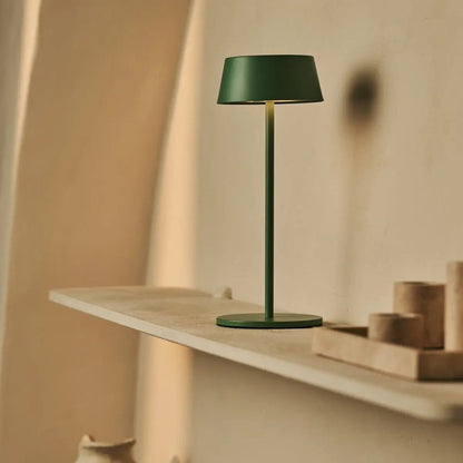 Lampe de table rechargeable Hugo vert sauge | Élégante, Dimmable & Sans fil