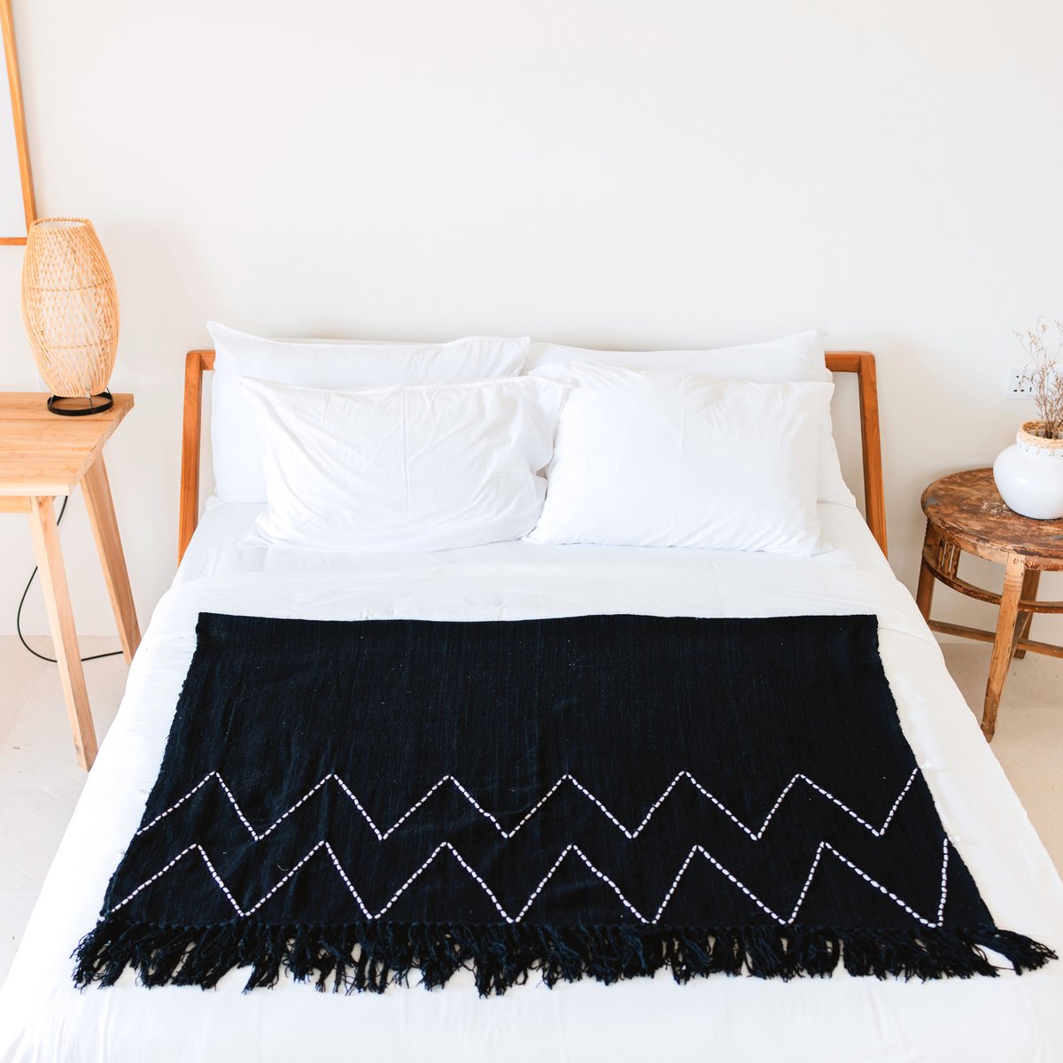 Black Throw Handwoven – Boho Bedspread – Fringes and Zigzag Pattern Plaid – Cosy Sofa Blanket – Cotton Throw 140x200 cm LINGGAH