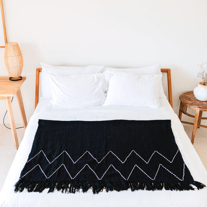 Black Throw Handwoven – Boho Bedspread – Fringes and Zigzag Pattern Plaid – Cosy Sofa Blanket – Cotton Throw 140x200 cm LINGGAH