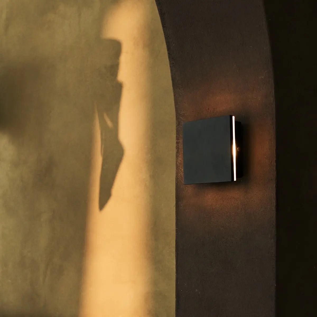 Cordless Wall Light Dimmable – Black Rechargeable Design