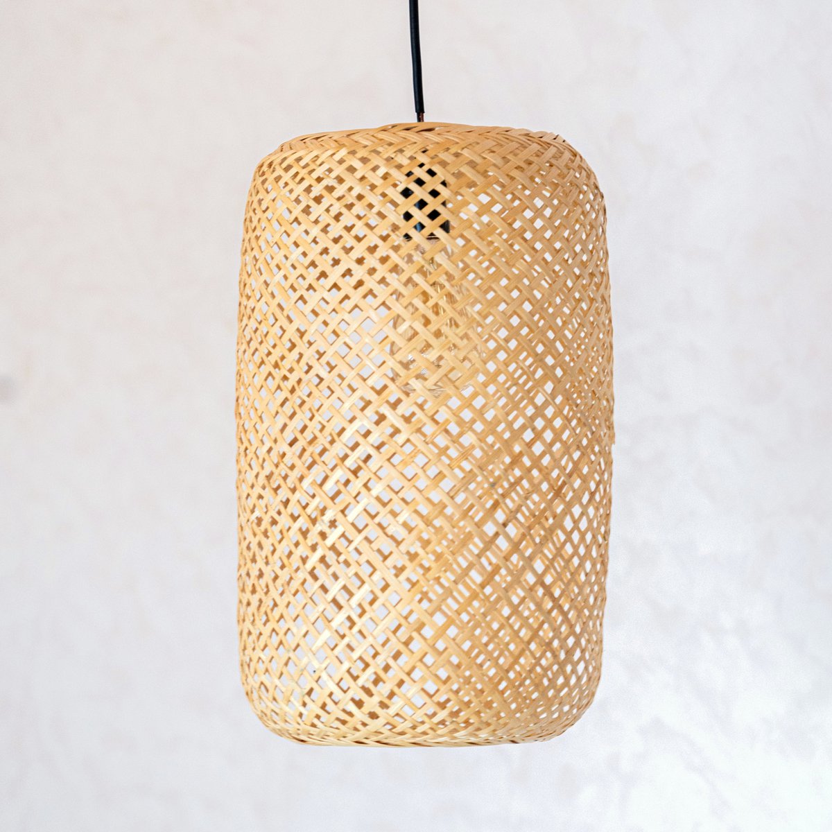 Woven Bamboo Lampshade – Handmade Pendant Lamp AGUNG (Ø 22 cm)