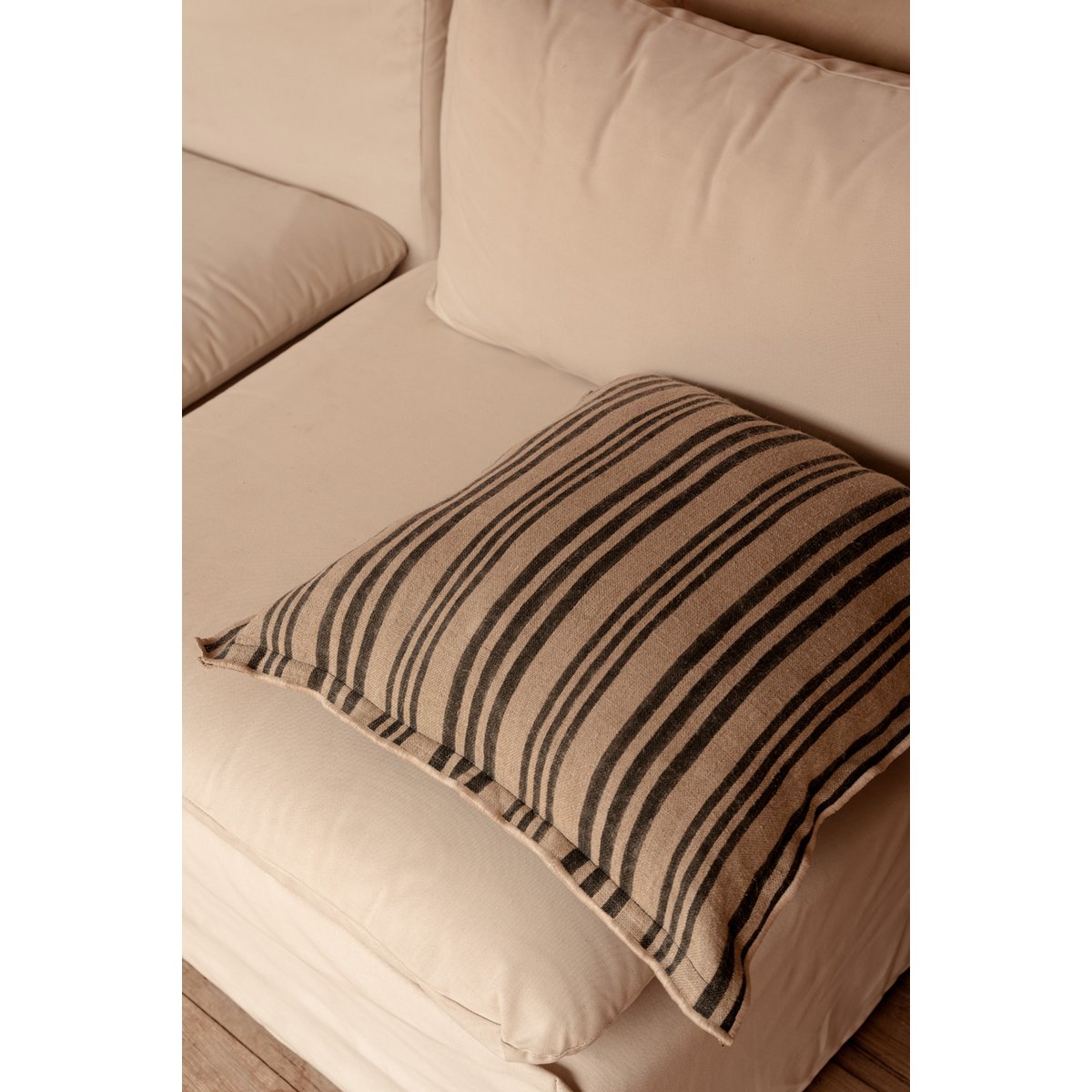 Nordic Stripe Kissenhülle – Natur Schwarz – 50x50