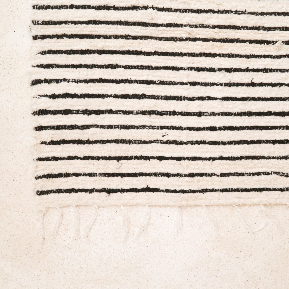 Alfombra pequeña de algodón – Alfombra alargada a rayas – Alfombra bohemia blanca y negra – Alfombrilla de cama suave – Alfombra rectangular tejida a mano 70x50 cm UNTUK