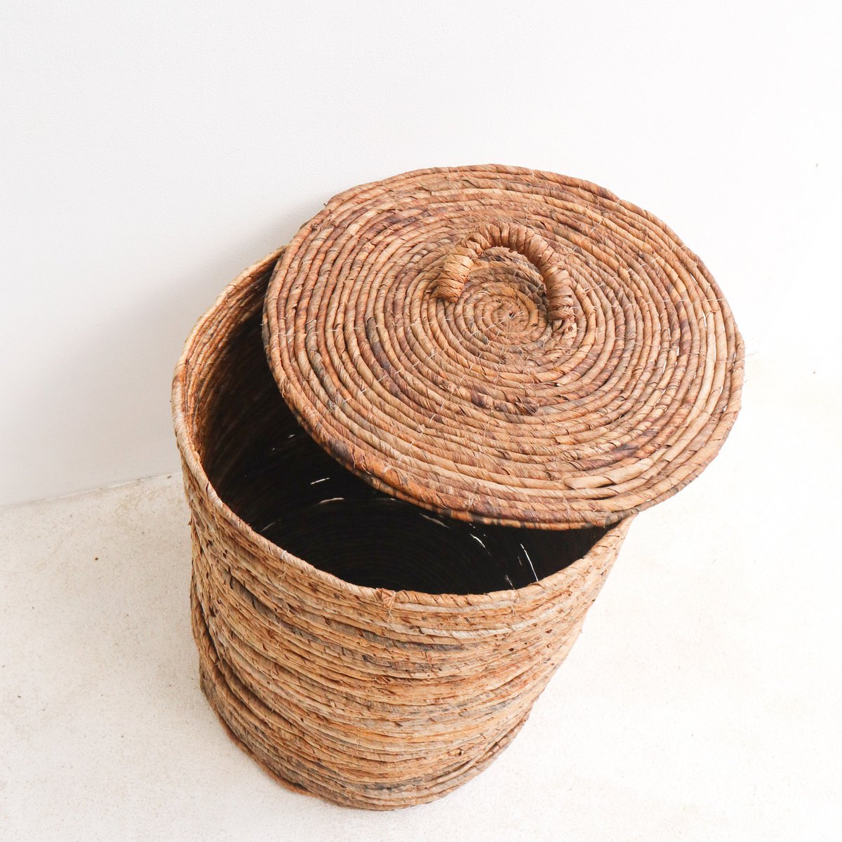 Banana Fiber Laundry Basket with Lid - Handmade Storage Ombak