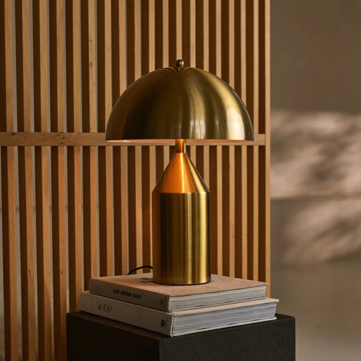 Otto Gold Dressoir Lamp – Stylish Metal Table Lamp for Any Room