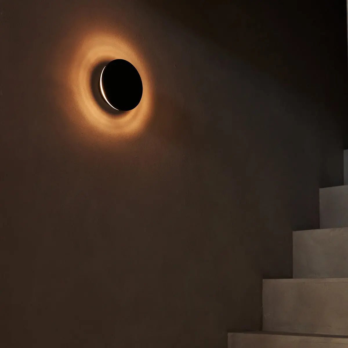 Lou Black Cordless Wall Light | Rechargeable & Dimmable with Touch Control – 2700K Warm Light