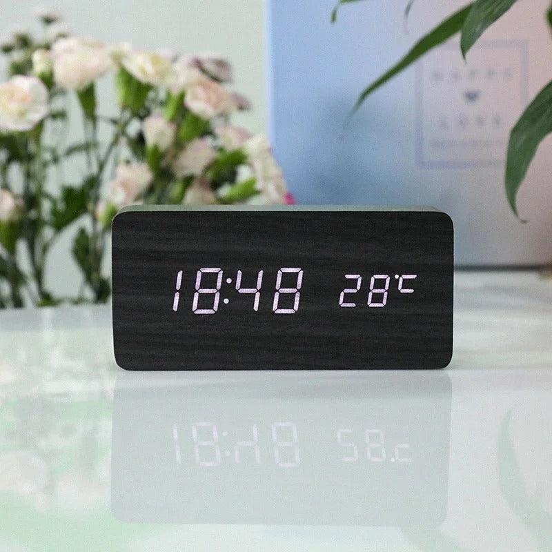 Minimalistic LED Clock | Wood - JUGLANA